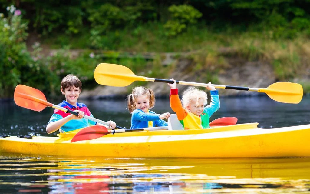 kid-Kayaking-ha-long-cruise